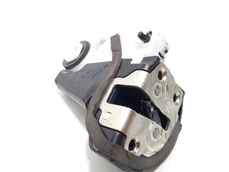 Recambio de cerradura puerta trasera izquierda para toyota yaris 1.0 cat referencia OEM IAM 690600D310  