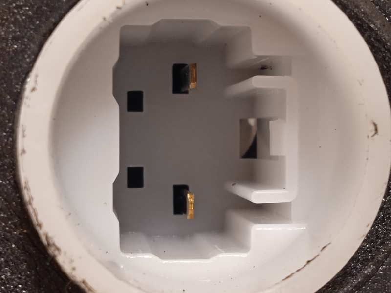 Recambio de cerradura puerta trasera izquierda para toyota yaris 1.0 cat referencia OEM IAM 690600D310  