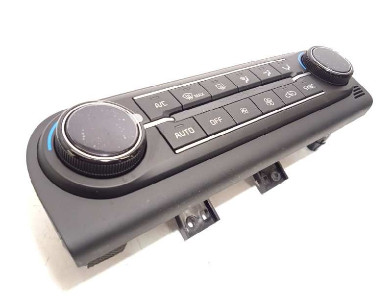 Recambio de mando climatizador para kia xceed 1.0 tgdi cat referencia OEM IAM 97250J7202  97250J7202WK