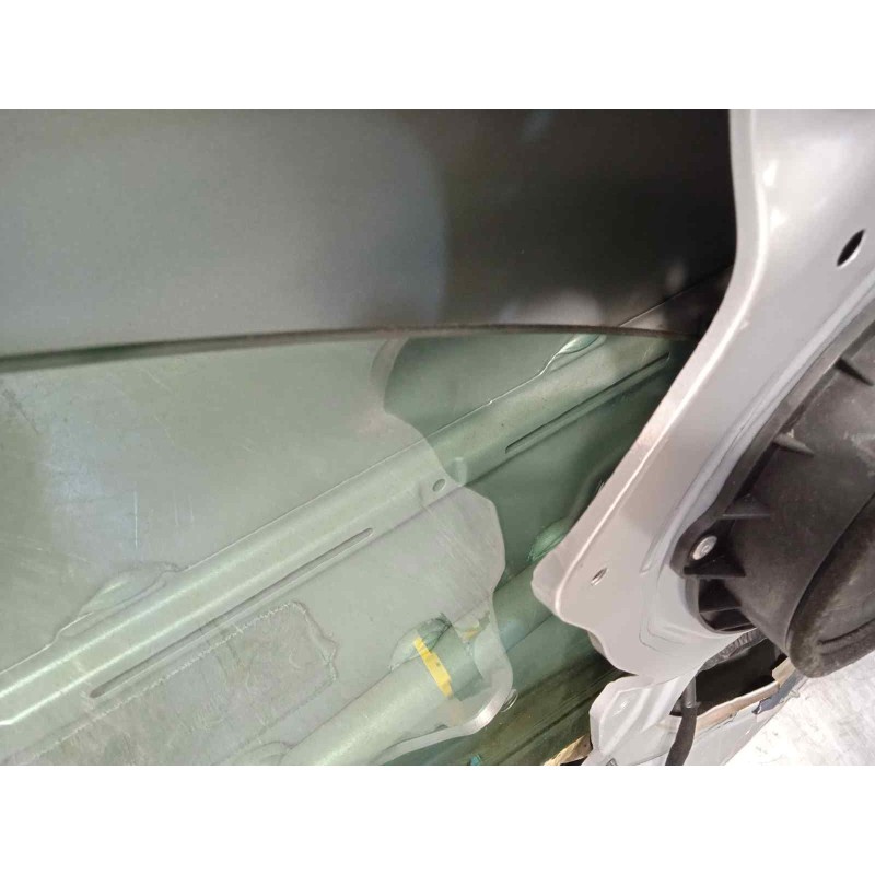 Recambio de puerta delantera izquierda para hyundai ix35 1.7 crdi cat referencia OEM IAM 760032Y011  