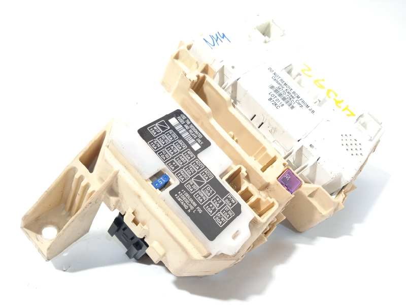 Recambio de caja reles / fusibles para suzuki swift berlina (mz) 1.3 referencia OEM IAM 3677072KC1  