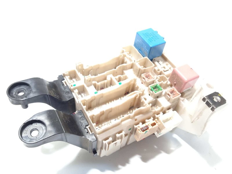 Recambio de caja reles / fusibles para toyota avensis cross sport (t27) active referencia OEM IAM 8273005170  