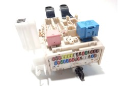 Recambio de caja reles / fusibles para toyota avensis cross sport (t27) active referencia OEM IAM 8273005170   2