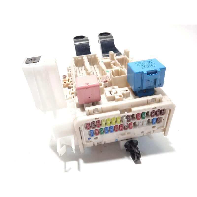 Recambio de caja reles / fusibles para toyota avensis cross sport (t27) active referencia OEM IAM 8273005170  