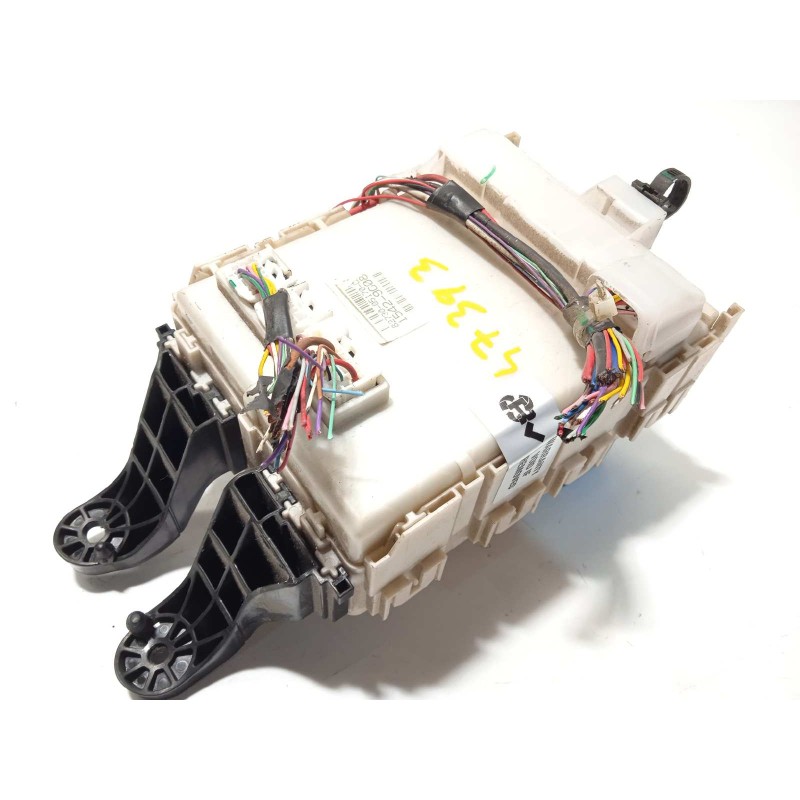 Recambio de caja reles / fusibles para toyota avensis cross sport (t27) active referencia OEM IAM 8273005170  