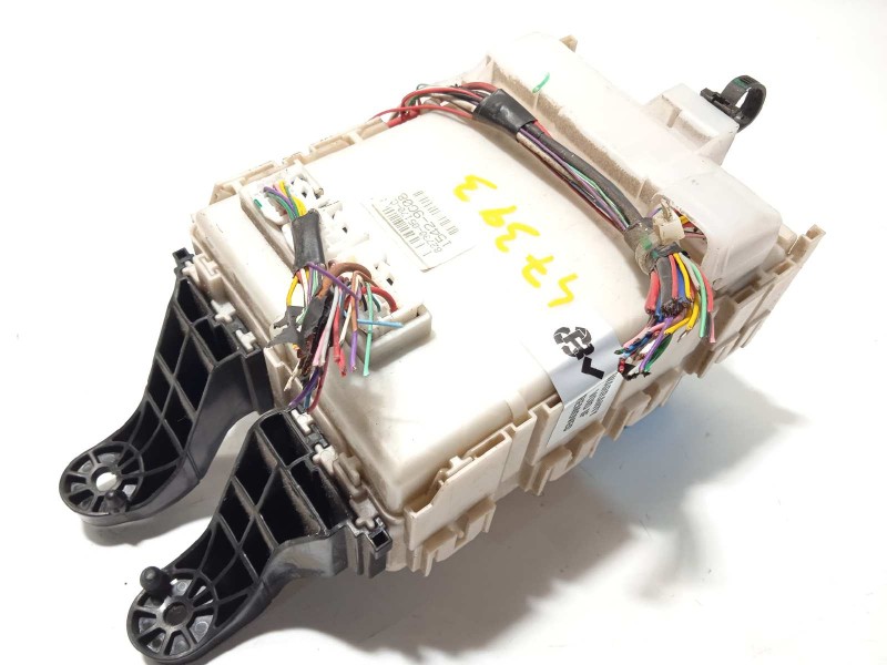 Recambio de caja reles / fusibles para toyota avensis cross sport (t27) active referencia OEM IAM 8273005170  