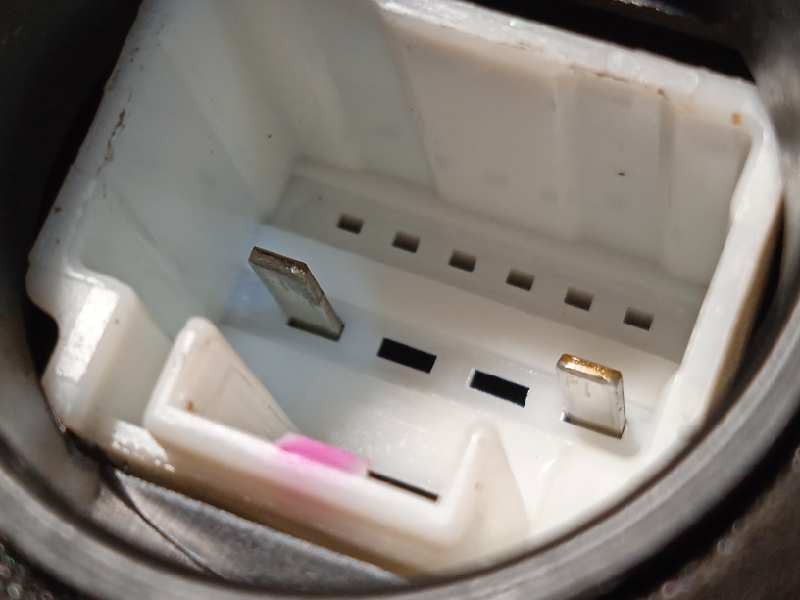 Recambio de cerradura puerta trasera derecha para toyota hilux (kun) referencia OEM IAM 690500K040  