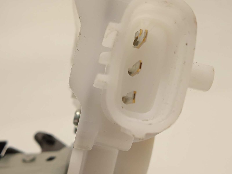 Recambio de cerradura maletero / porton para toyota yaris cross 1.5 hybrid (mxpj10l) referencia OEM IAM 693500D250  