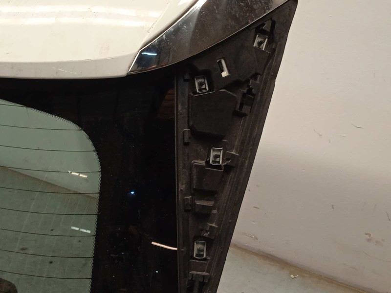 Recambio de porton trasero para peugeot 3008 active referencia OEM IAM 1617409480  