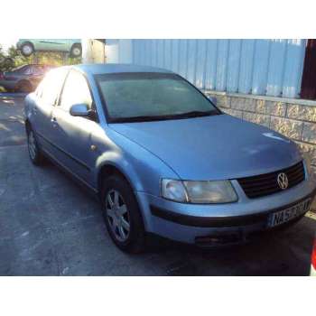 VOLKSWAGEN PASSAT BERLINA (3B2)
