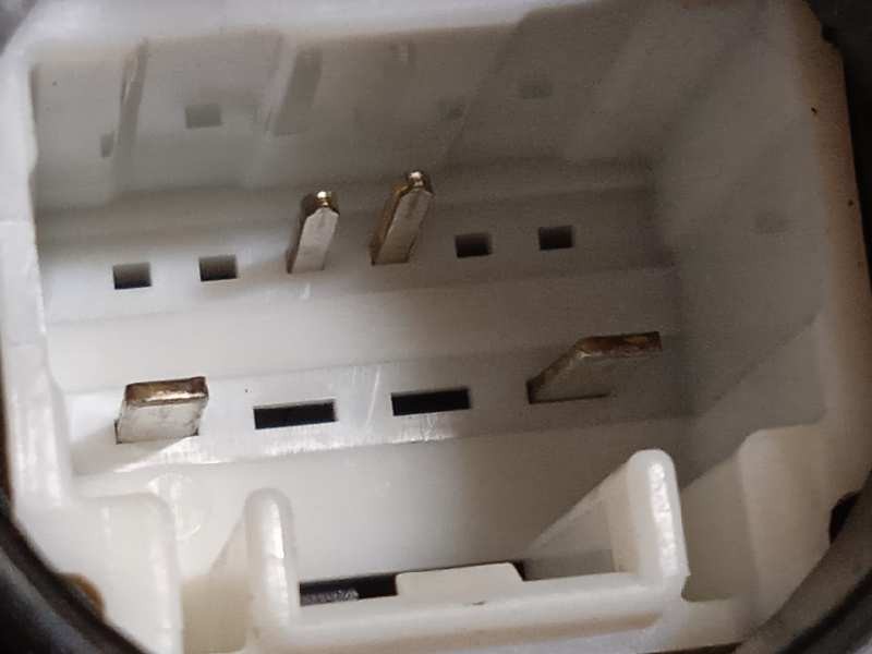 Recambio de cerradura puerta delantera derecha para toyota auris 1.2 16v turbo cat referencia OEM IAM 6903005131  