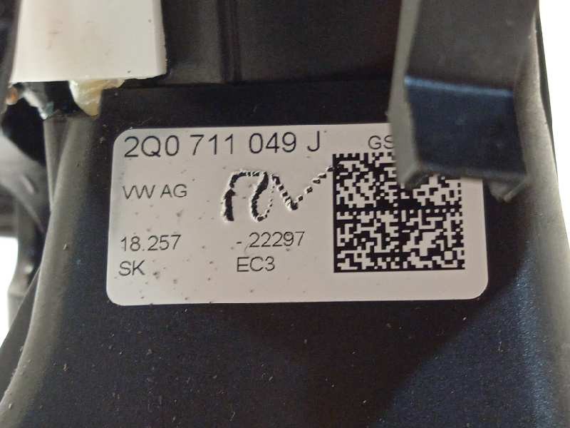 Recambio de palanca cambio para volkswagen polo 1.0 tsi referencia OEM IAM 2Q0711049J  