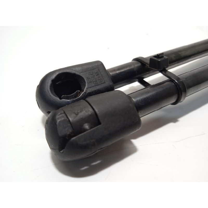 Recambio de amortiguadores maletero / porton para toyota rav4 referencia OEM IAM 689600R060A  689500R060A