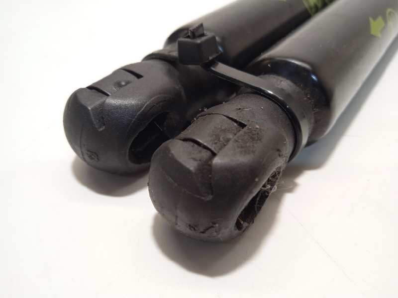 Recambio de amortiguadores maletero / porton para toyota rav4 referencia OEM IAM 689600R060A  689500R060A