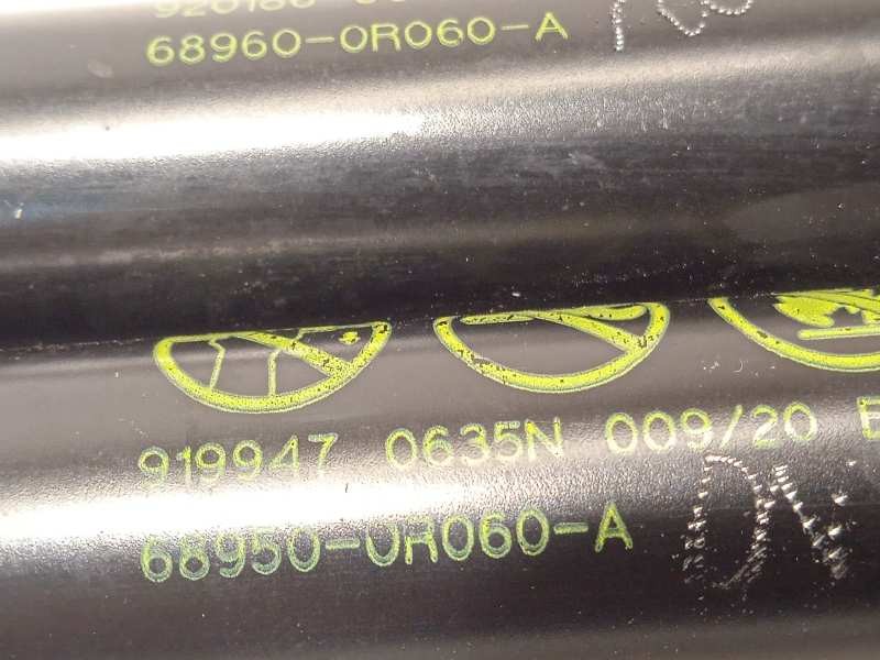 Recambio de amortiguadores maletero / porton para toyota rav4 referencia OEM IAM 689600R060A  689500R060A