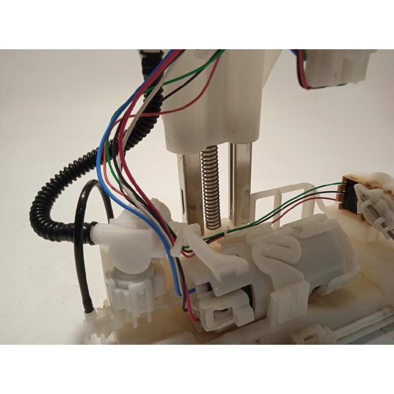 Recambio de bomba combustible para toyota rav4 referencia OEM IAM 7702042260  