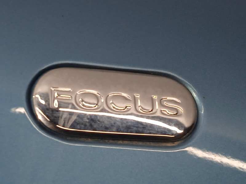 Recambio de aleta delantera derecha para ford focus cabrio (ca5) trend referencia OEM IAM 1376483  