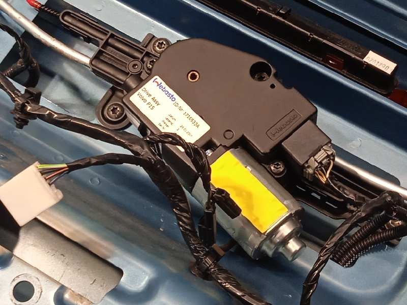 Recambio de tapa maletero para ford focus cabrio (ca5) trend referencia OEM IAM 1544584  