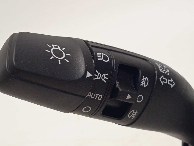 Recambio de mando intermitentes para kia rio (yb) 1.0 tgdi cat referencia OEM IAM 93404D4962  