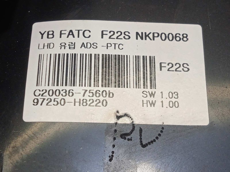 Recambio de mando climatizador para kia stonic (ybcuv) 1.2 cat referencia OEM IAM 97250H8220  97250H8220SA1