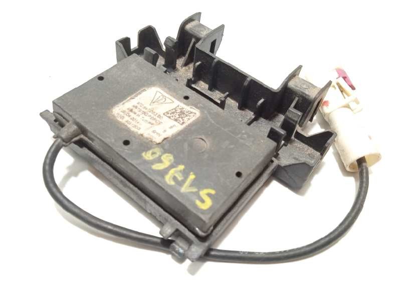 Recambio de antena para porsche panamera gts referencia OEM IAM 97064705300  