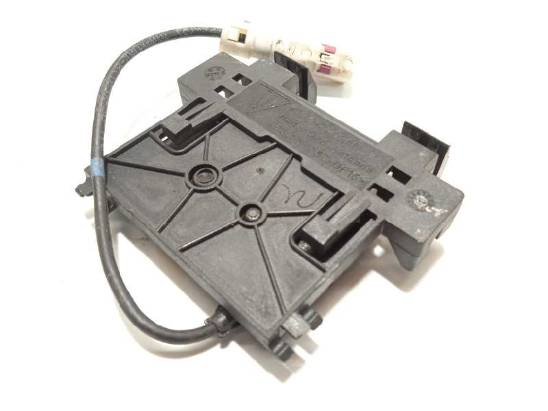 Recambio de antena para porsche panamera gts referencia OEM IAM 97064705300  