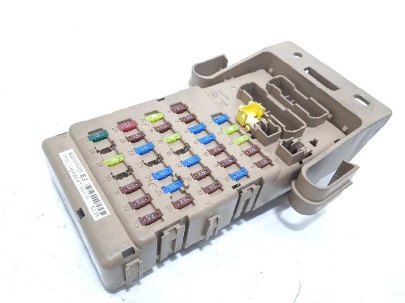 Recambio de caja reles / fusibles para subaru legacy kombi/outback b14 outback limited referencia OEM IAM 82201AJ000  