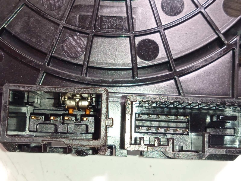 Recambio de anillo airbag para kia stonic (ybcuv) 1.2 cat referencia OEM IAM 93490H8210  