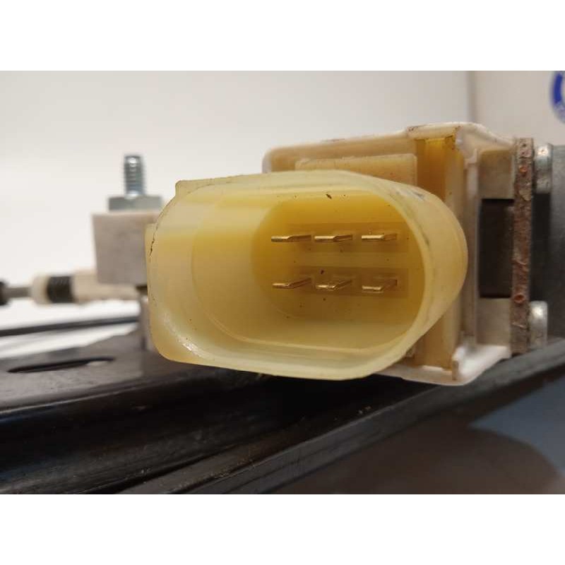 Recambio de elevalunas delantero derecho para bmw serie 3 touring (e91) 318d referencia OEM IAM 7060266  6927028