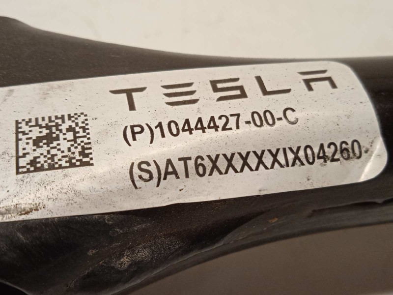 Recambio de brazo suspension superior trasero derecho para tesla model 3 referencia OEM IAM 104442700C  