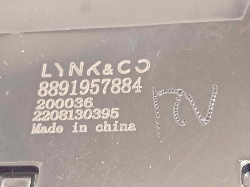 Recambio de warning para lynk&co lynk & co 01 1.5 phev referencia OEM IAM 8891957884  