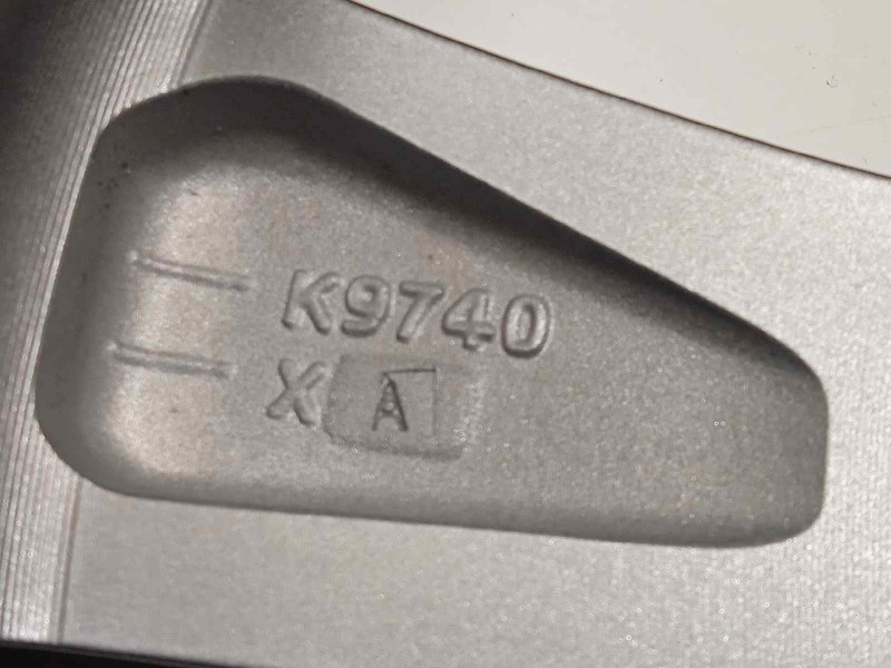 Recambio de llanta para mazda cx-30 referencia OEM IAM 9965957080  