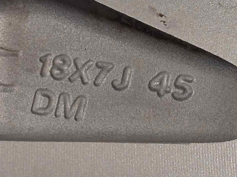 Recambio de llanta para mazda cx-30 referencia OEM IAM 9965957080  