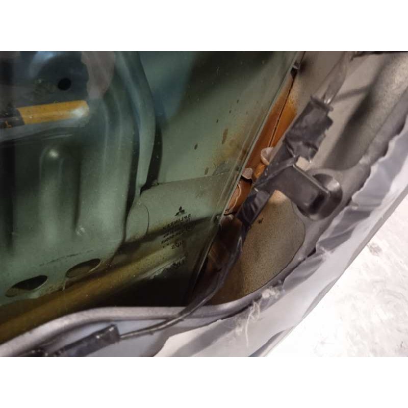 Recambio de puerta delantera derecha para mitsubishi colt berlina 5 (z30a) 1.3 cat referencia OEM IAM MN161884  