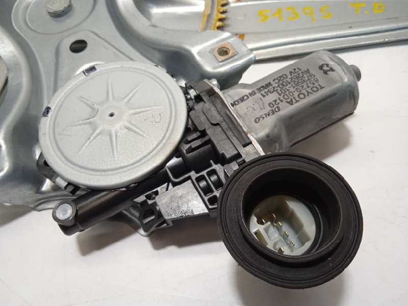 Recambio de elevalunas trasero derecho para toyota yaris hybrid active referencia OEM IAM 857200D120  