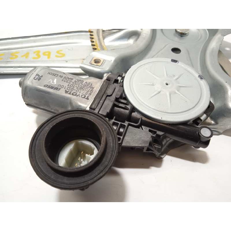 Recambio de elevalunas trasero izquierdo para toyota yaris hybrid active referencia OEM IAM 857100D100  