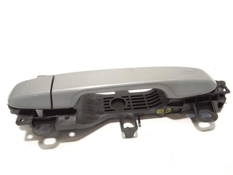 Recambio de maneta exterior delantera derecha para toyota yaris hybrid active referencia OEM IAM 692100D170B5  6920102180