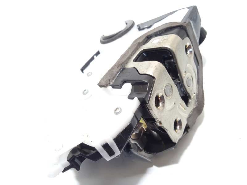 Recambio de cerradura puerta delantera derecha para toyota yaris hybrid active referencia OEM IAM 690300D540  