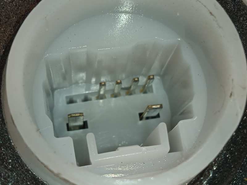 Recambio de cerradura puerta delantera derecha para toyota yaris hybrid active referencia OEM IAM 690300D540  