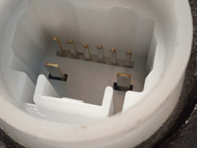 Recambio de cerradura puerta delantera izquierda para toyota yaris hybrid active referencia OEM IAM 690400D520  