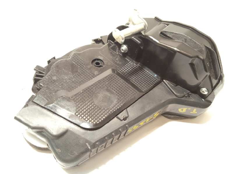 Recambio de cerradura puerta trasera derecha para toyota yaris hybrid active referencia OEM IAM 690500D320  