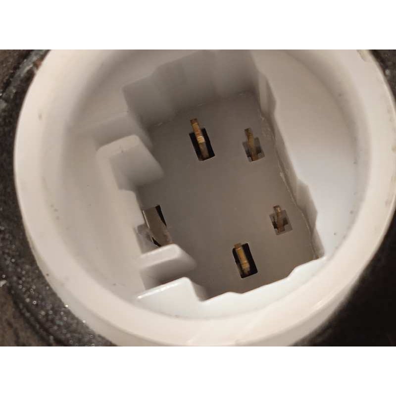 Recambio de cerradura puerta trasera derecha para toyota yaris hybrid active referencia OEM IAM 690500D320  