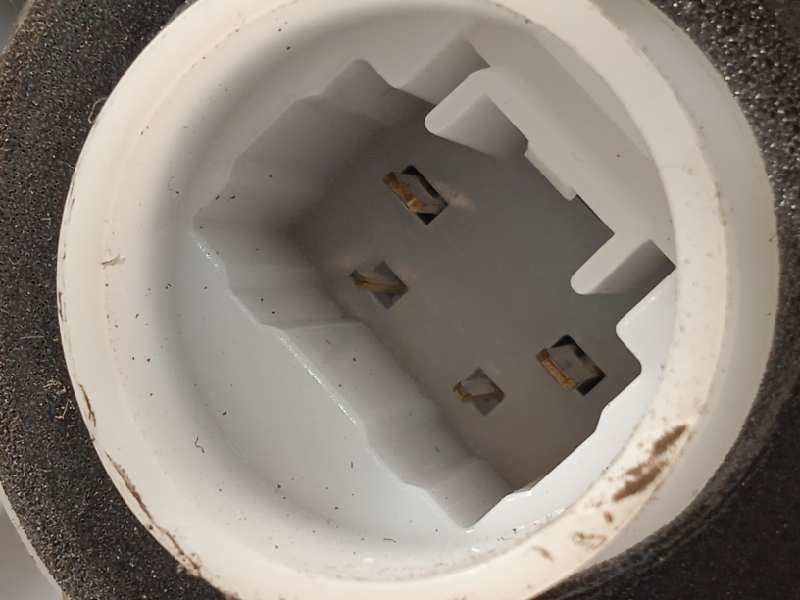 Recambio de cerradura puerta trasera izquierda para toyota yaris hybrid active referencia OEM IAM 690600D320  