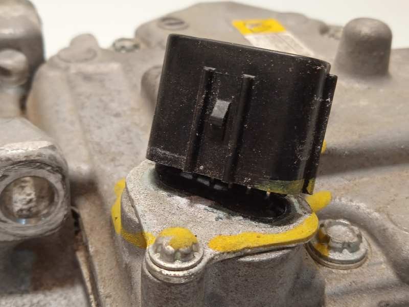 Recambio de compresor aire acondicionado para toyota yaris hybrid active referencia OEM IAM 0422001501  8837015010