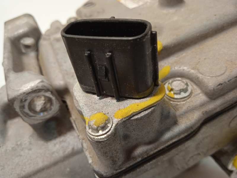 Recambio de compresor aire acondicionado para toyota yaris hybrid active referencia OEM IAM 0422001501  8837015010