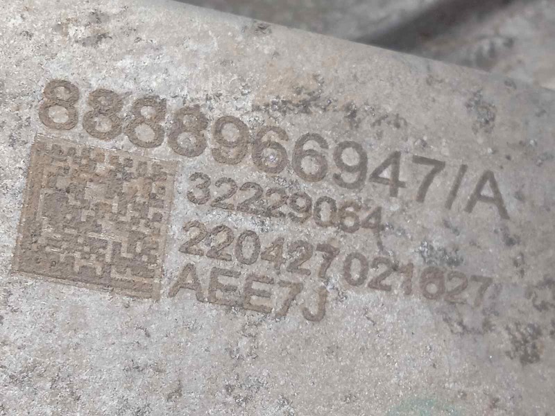 Recambio de mangueta trasera izquierda para lynk&co lynk & co 01 1.5 phev referencia OEM IAM 8888966947  