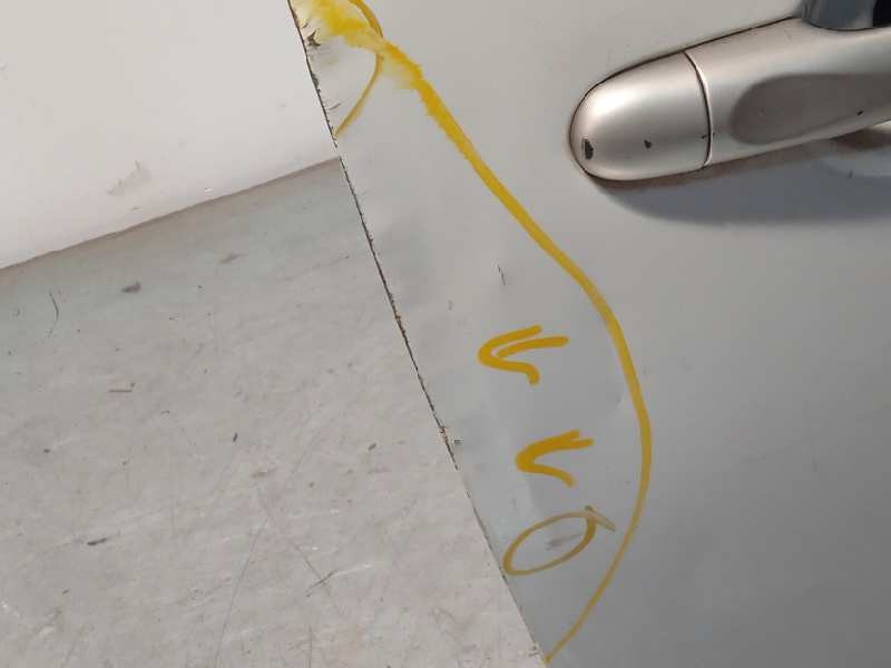 Recambio de puerta delantera derecha para renault megane iii coupe 1.5 dci diesel referencia OEM IAM 801005996R  801001645R