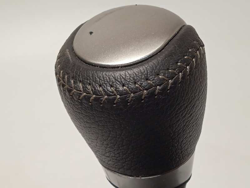 Recambio de palanca cambio para toyota yaris hybrid active referencia OEM IAM 3356052620  