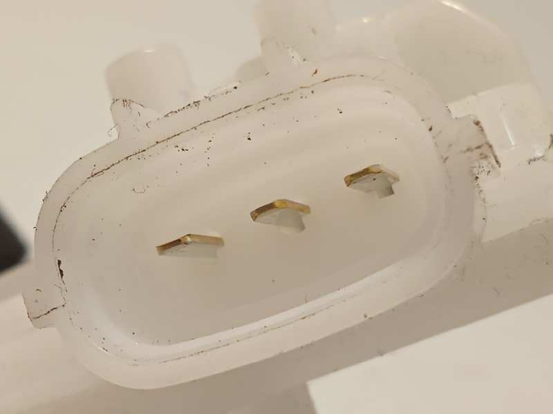 Recambio de cerradura maletero / porton para toyota yaris hybrid active referencia OEM IAM 6935002090  