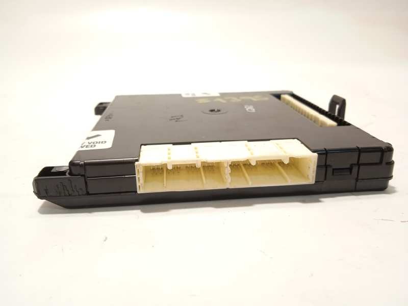 Recambio de centralita confort para toyota yaris hybrid active referencia OEM IAM 892210D870  MB2381008010